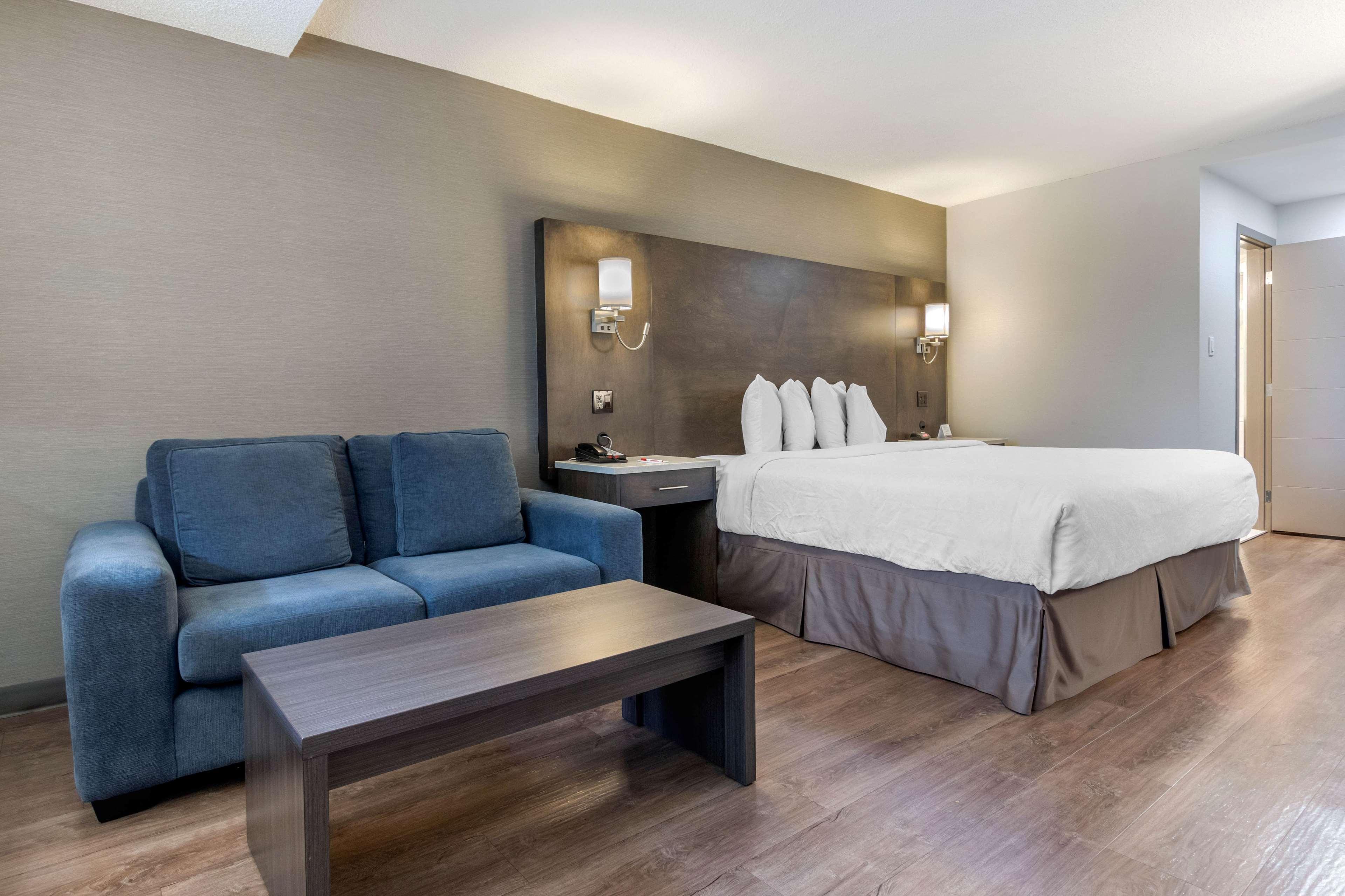 Hotel Super 8 By Wyndham Macleod Trail
